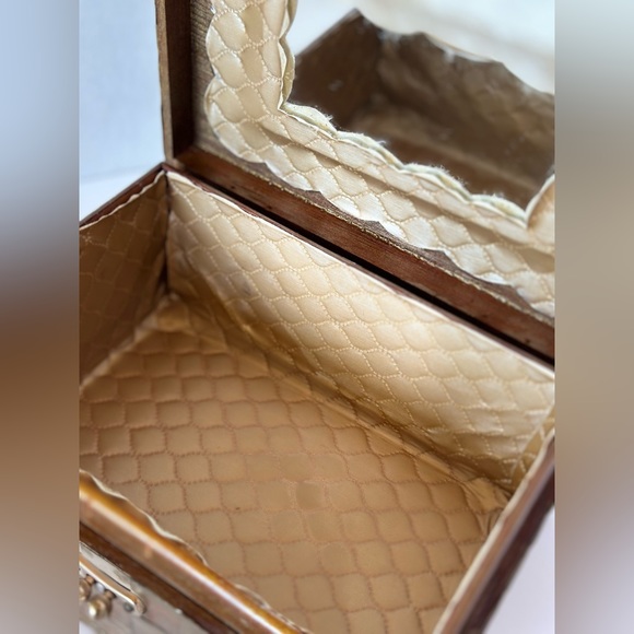 Beautiful 1960s Wood Box Purse w Brown and Gold Iridescent Weaved Style Finish - Picture 6 of 10